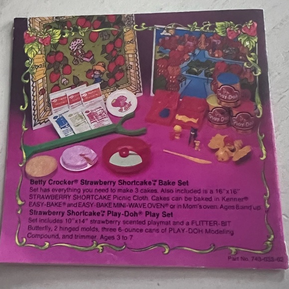 Vintage 1980's Strawberry Shortcake Kenner Doll Complete Booklet - Picture 3 of 3